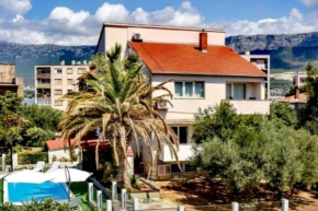 Holiday house with a swimming pool Split - 22234
